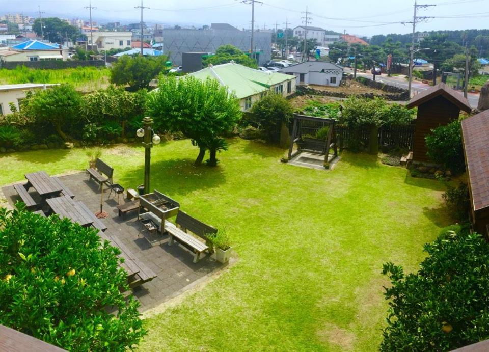 Namu Hyanggi Pension Jeju Ngoại thất bức ảnh